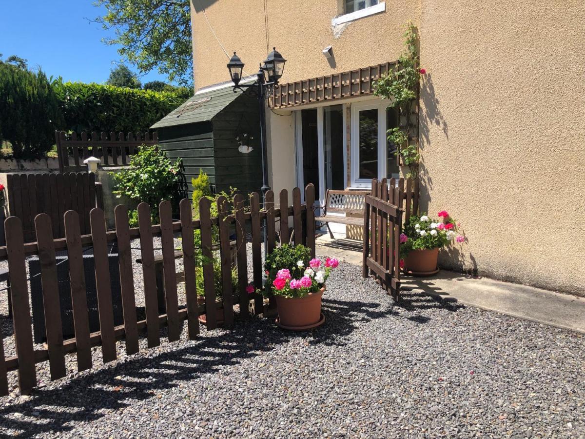 Le Grand Camelia Bed & Breakfast Saint-Martin-d'Aubigny Bagian luar foto