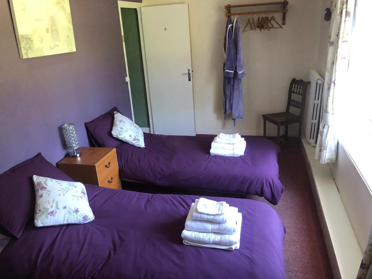 Le Grand Camelia Bed & Breakfast Saint-Martin-d'Aubigny Ruang foto